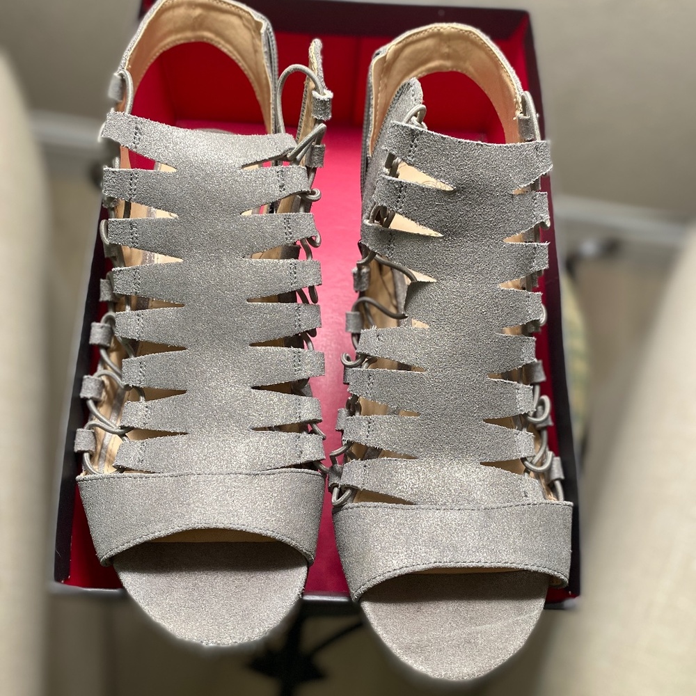 Vince Camuto Size 11 Metal Grey Metallic sandals